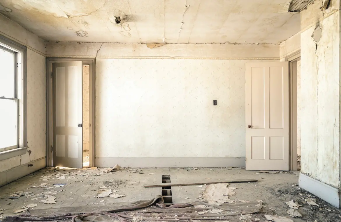 Waste disposal crew managing a cleanout project in Oviedo